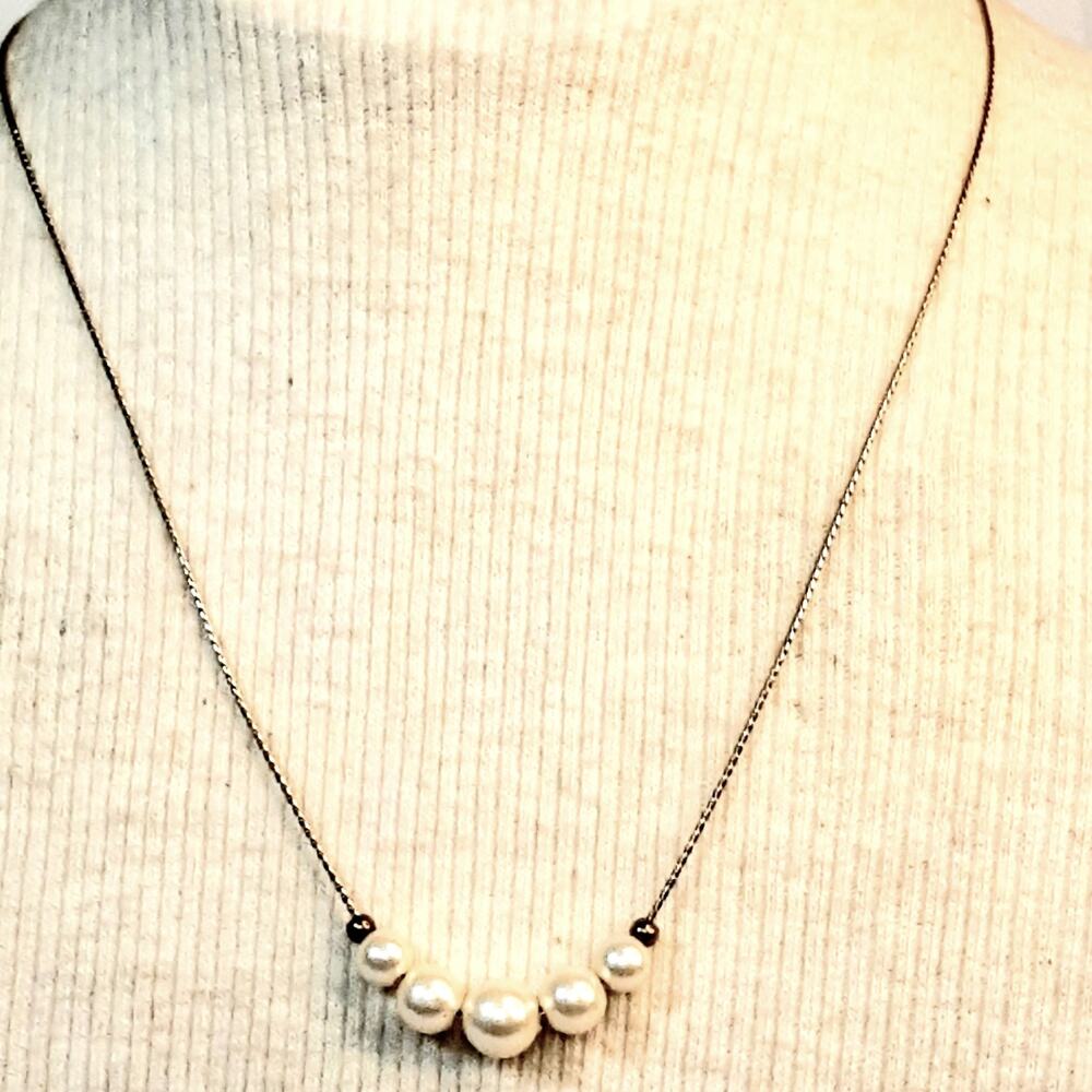 Avon Signed Womens Thin Gold Tone Necklace Five Faux Pearl Pendant Dainty
